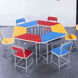 Chine Le bureau et la chaise colorés d'étudiant d'amusement durable mettent/badinent le Tableau d'école fournisseur