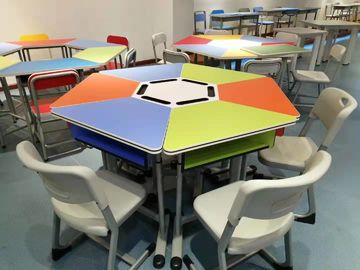 Chine Bord réglé de six d'étudiant PVC communs coloré de bureau et de chaise pour la pièce s'exerçante fournisseur
