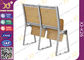 Bureau et chaise d'école attaché par matériel en bois au plancher fournisseur